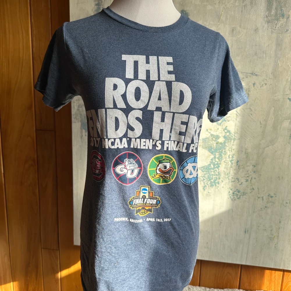 NCAA Men’s 2017 Final Four Graphic T-Shirt. Women’s Sm. Phoenix. Basketball.